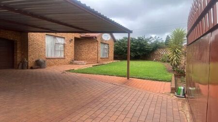 4 Bedroom house to rent in Selwyn, Roodepoort