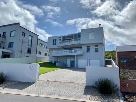5 Bedroom House in Yzerfontein