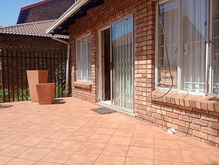 3 Bedroom House in Magalieskruin