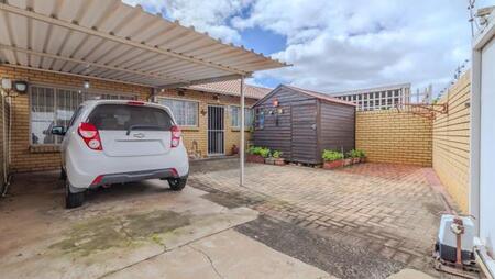 2 Bedroom Townhouse in Dal Fouche