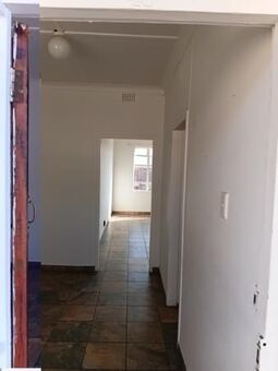 Bachelor apartment in Lambton