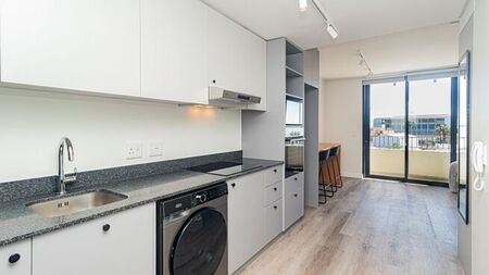 1 Bedroom bachelor apartment to rent in Paarden Eiland, Cape Town