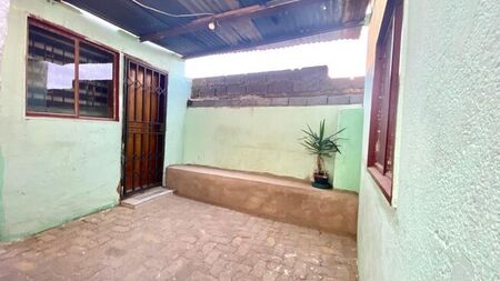 1 Bedroom cottage to rent in Diepkloof Zone 4, Soweto