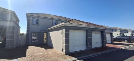 3 Bedroom duplex townhouse - sectional to rent in Parklands, Blouberg