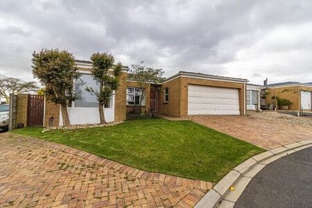 3 Bedroom townhouse - sectional to rent in The Crest, Durbanville