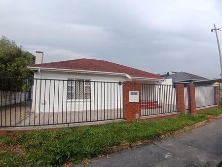 1 Bedroom house to rent in Sybrand Park, Cape Town