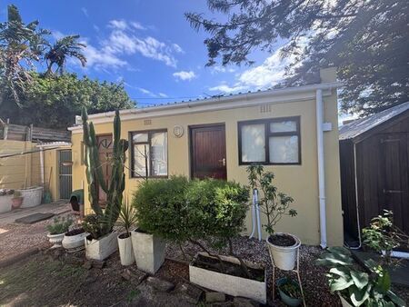 1 Bedroom cottage to rent in Zeekoevlei, Cape Town