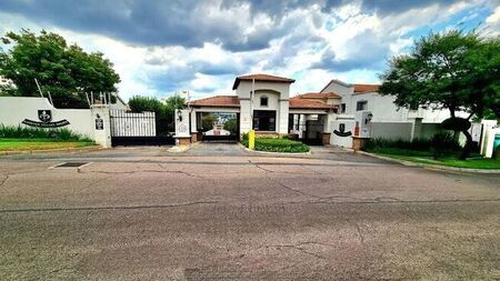 3 Bedroom cluster to rent in Paulshof, Sandton