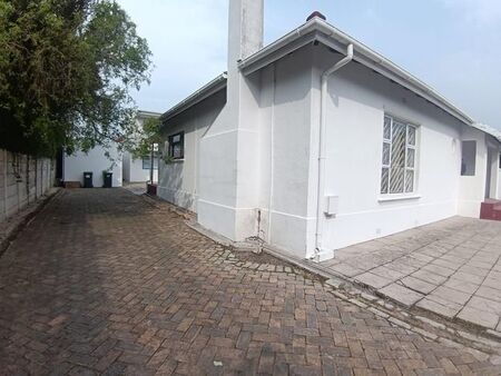 1 Bedroom house to rent in Sybrand Park, Cape Town