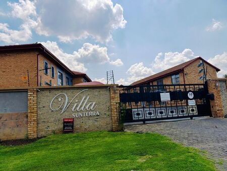 2 Bedroom townhouse - sectional to rent in Brackendowns, Alberton