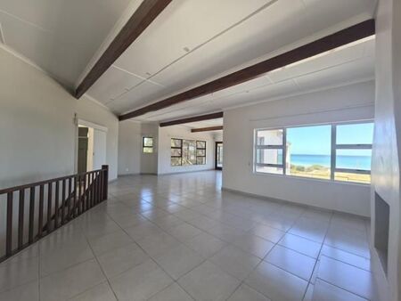 4 Bedroom House in Jeffreys Bay Central