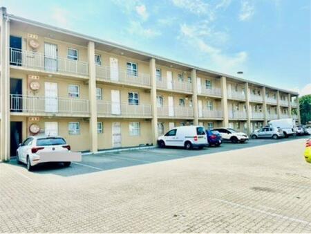 2 Bedroom Apartment in Parow Central