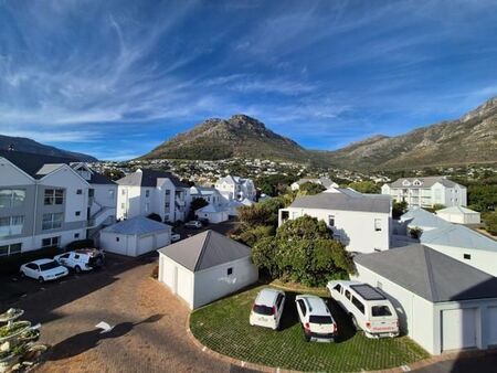 2 Bedroom Apartment in Hout Bay Central