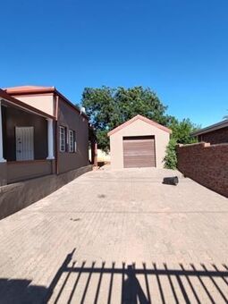 2 Bedroom House in Postmasburg