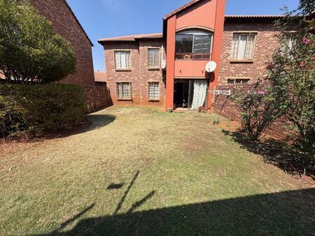 2 Bedroom townhouse - sectional to rent in Equestria, Pretoria