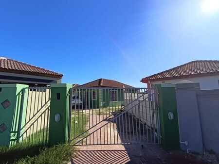 3 Bedroom house to rent in Mandalay, Mitchells Plain
