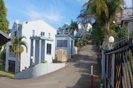2 Bedroom Apartment in Amanzimtoti