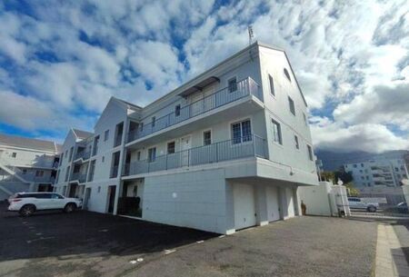 2 Bedroom apartment to rent in Claremont Upper, Cape Town