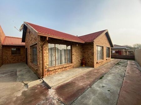 3 Bedroom house to rent in Embalenhle, Secunda