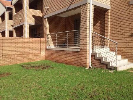 2 Bedroom townhouse - sectional to rent in Mooikloof Ridge, Pretoria