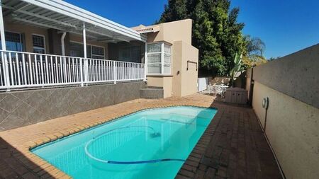 3 Bedroom townhouse - sectional to rent in Boschdal, Rustenburg