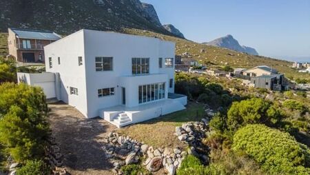 6 Bedroom House in Bettys Bay