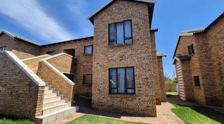 2 Bedroom Townhouse in South Crest
