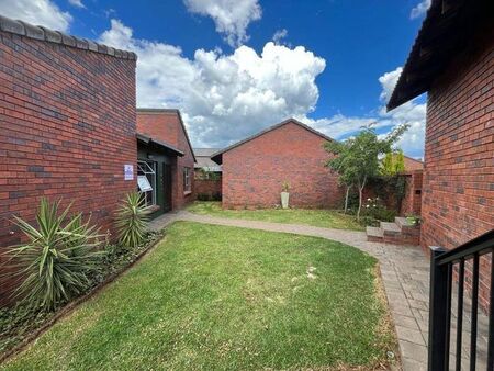 3 Bedroom townhouse - sectional to rent in Pentagon Park, Bloemfontein