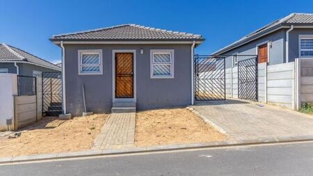 2 Bedroom house to rent in Groenheuwel, Paarl