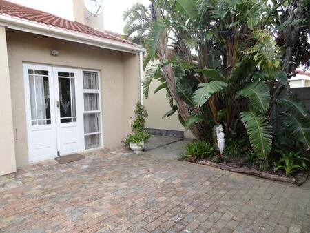 1 Bedroom Townhouse in Duynefontein
