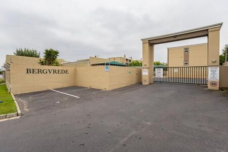 2 Bedroom Apartment in Vredekloof East