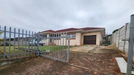 3 Bedroom House in Van Riebeeck Heights