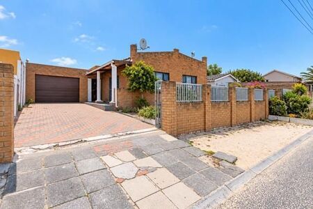 3 Bedroom House in Uitsig
