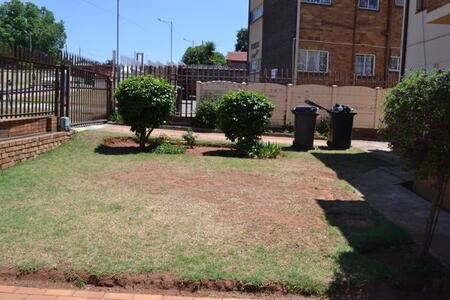 2 Bedroom Flat in Krugersdorp North