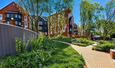 Bachelor apartment in Illovo