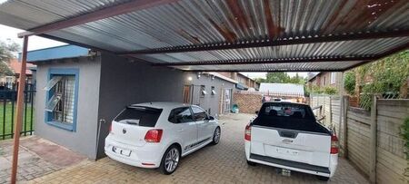 1 Bedroom bachelor to rent in Villieria, Pretoria