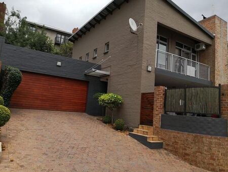 3 Bedroom townhouse - sectional to rent in Cashan, Rustenburg