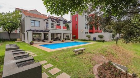 Bachelor Apartment to rent in Lonehill, Sandton