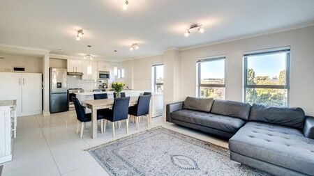 2 Bedroom apartment to rent in Claremont Upper, Cape Town