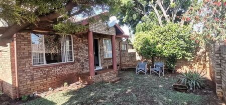 2 Bedroom townhouse - sectional to rent in Rooihuiskraal North, Centurion