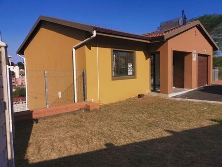 3 Bedroom townhouse - freehold to rent in Longcroft, Phoenix