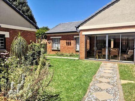 3 Bedroom townhouse - sectional to rent in Mooikloof Ridge, Pretoria