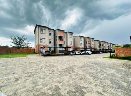 2 Bedroom flat to rent in Wilgeheuwel, Roodepoort