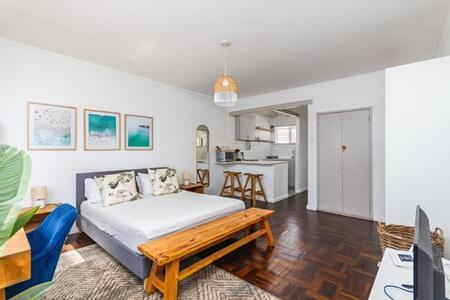 1 Bedroom Apartment in Mouille Point