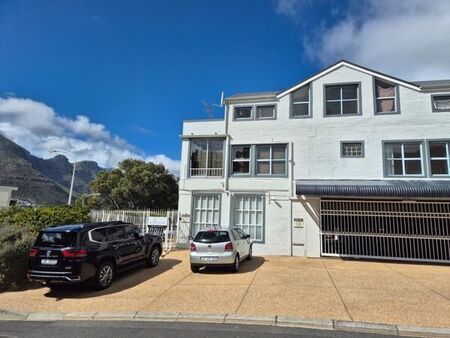 3 Bedroom Apartment in Hout Bay Central