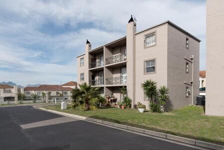 2 Bedroom Apartment in Vredekloof East