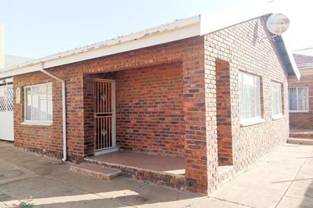 2 Bedroom House in Soshanguve Dd