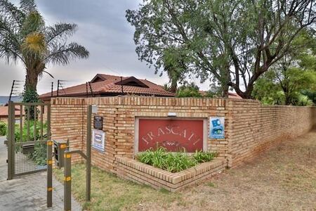 1 Bedroom Simplex in Radiokop