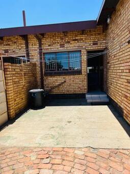 2 Bedroom Townhouse in Reitzpark