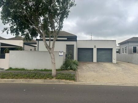 2 Bedroom house to rent in Burgundy Estate, Milnerton